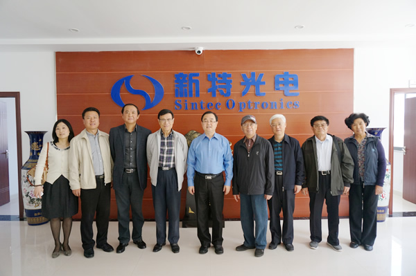 湖北省原人大副主任和武漢市委副書記謝培棟、武漢市原常務(wù)副市長袁善臘、武漢市原副市長郭友忠等一行到我司調(diào)研